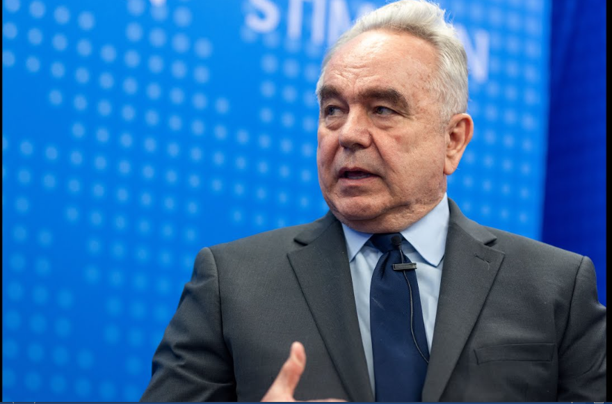 Trump under Fire from American Political Spectrum