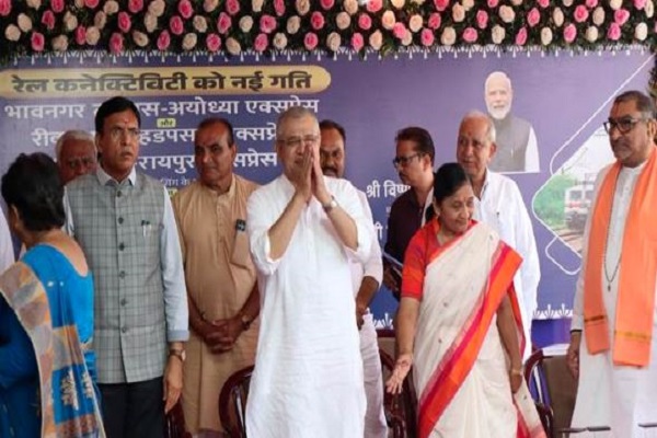 Ashwini Vaishnaw flags off Bhavnagar-Ayodhya weekly train