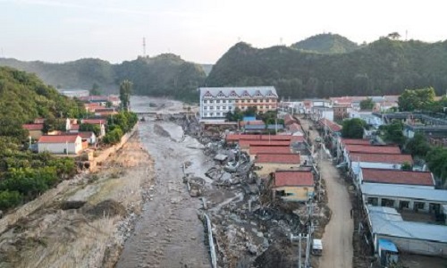 Beijing on top alert for heavy rain, tells residents to avoid going out