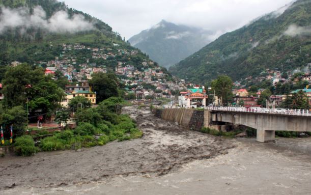 Himachal Pradesh: Heavy rain batters Kullu-Mandi, rivers in spate; Chandigarh-Manali Highway blocked