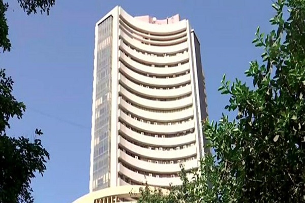 Indian indices upbeat over global cues, IT stocks rise; Sensex up 329 points