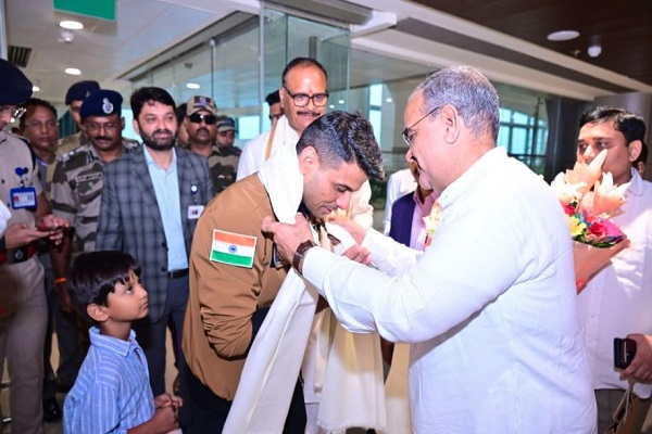 Shubhanshu Shukla arrives in Lucknow to a hero’s welcome