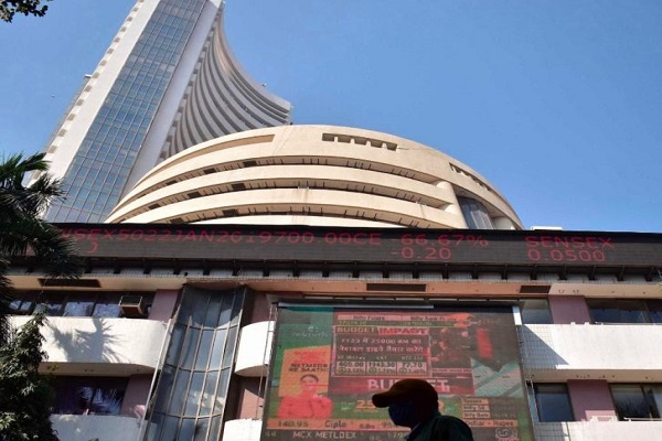 Sensex, Nifty end lower as tariff concerns weigh on markets; rupee hits record low