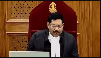 Advocate Throws Sheaf of Papers on CJI  