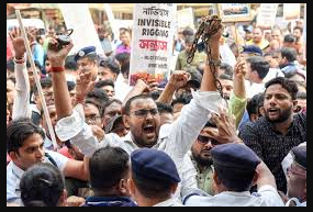 BLOs Demonstrate against CEO in Kolkata over “Excessive Work Pressure” due to SIR, Mamata Banerjee Questions ECI again