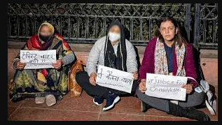 CRPF Personnel Push Unnao Rape Survivor’s Mother Out of Bus, Disallowed Protest Dharna