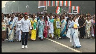 Mamata Banerjee Hits Streets against ED Raid on I-PAC, Calcutta High Court Hearing Put off for Overcrowding