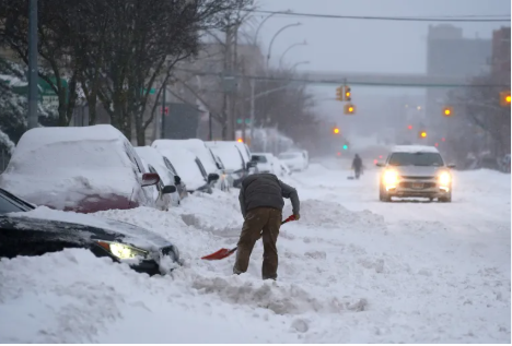 Weather: Over 11k flights cancelled, millions left in the dark, as blizzard pummels the US