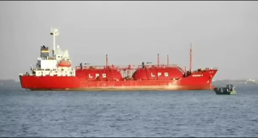 Two More India-Bound LPG Tankers Crossing Strait of Hormuz