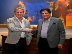 Piyush-Goyal-welcomes-Todd-McClay