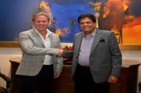 Piyush-Goyal-welcomes-Todd-McClay