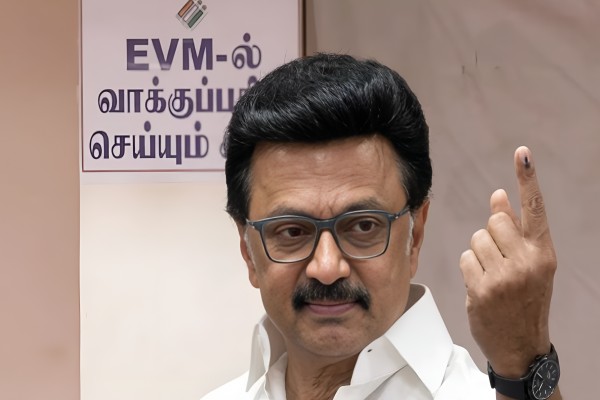 Stalin, Panneerselvam cast votes as Tamil Nadu polls begin; turnout crosses 17%
