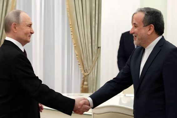 Abbas Araghchi with Vladimir Putin in St Petresburg