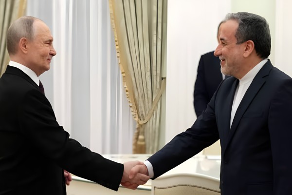 Iran’s FM Abbas Araghchi Arrives in St Petersburg for Talks with Vladimir Putin
