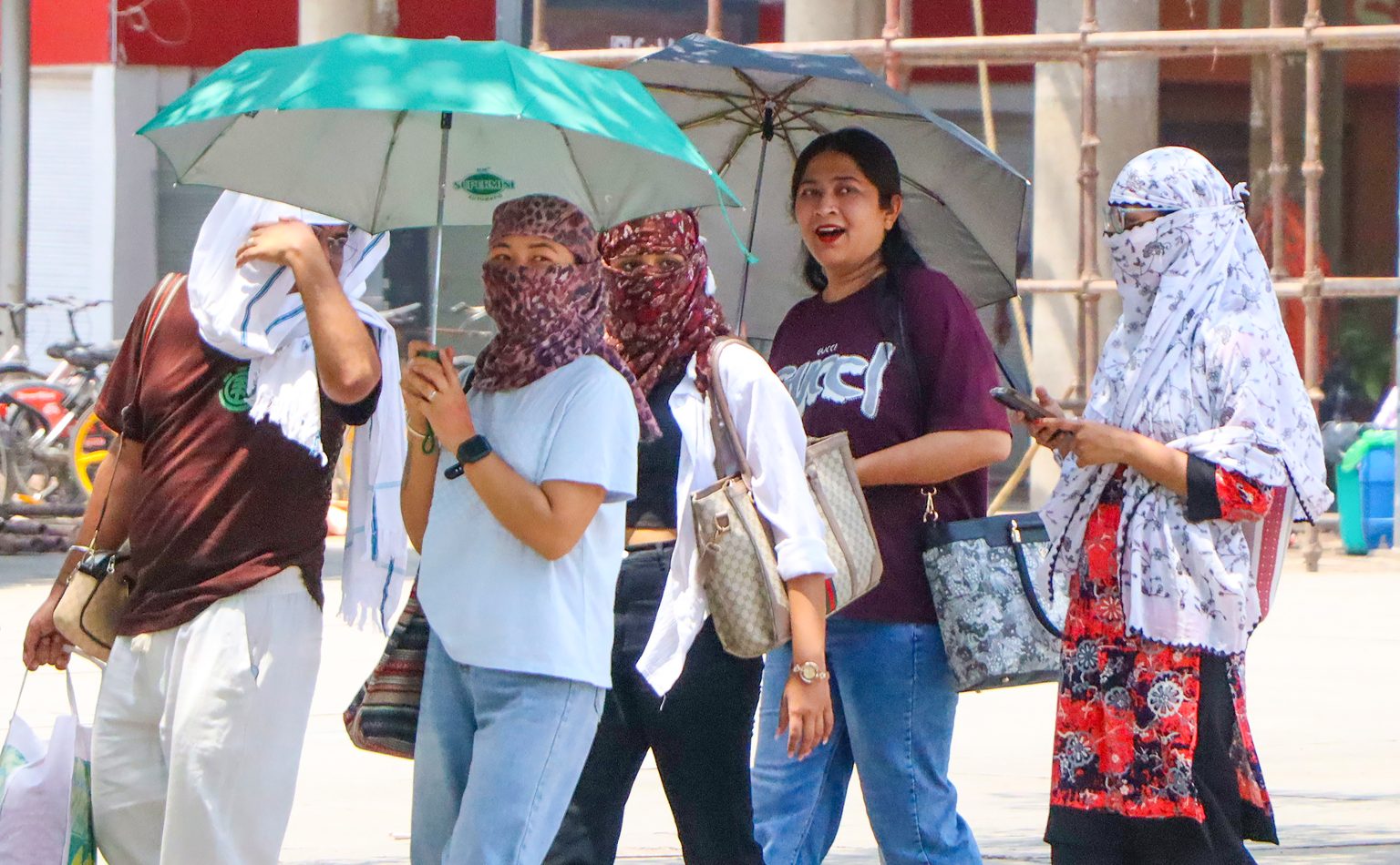 Yellow alert for heatwave in Delhi; temperature set to touch 44 degrees