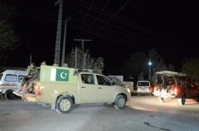 Armed militias raid police center in Pakistan
