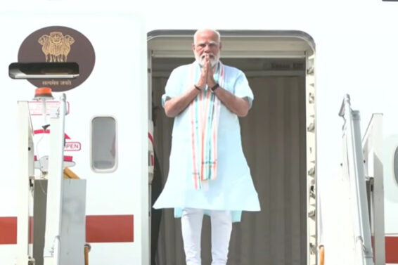 PM-Modi-arrives-in-Delhi