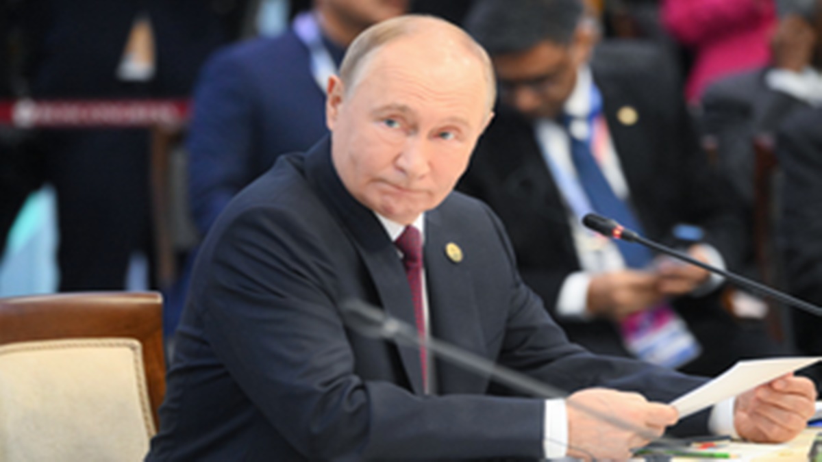 Putin accuses Ukraine of deadly attack on student dorm, orders military to prepare options