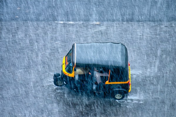 Heavy rain alert issued for several Tamil Nadu districts; strong winds likely