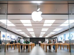 Apple settles lawsuit