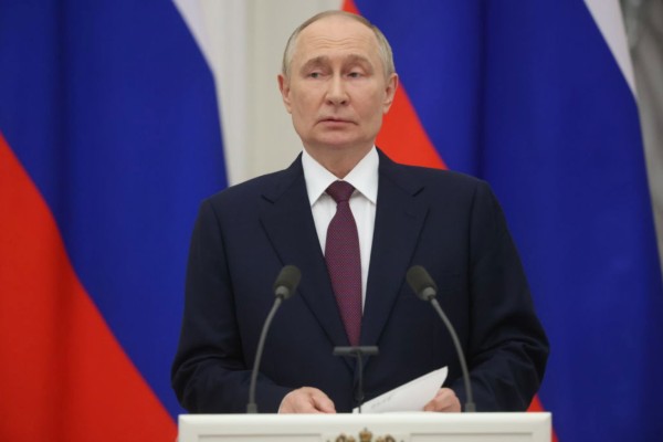 Russia and Ukraine fight on despite WW2 celebration ceasefire proposal