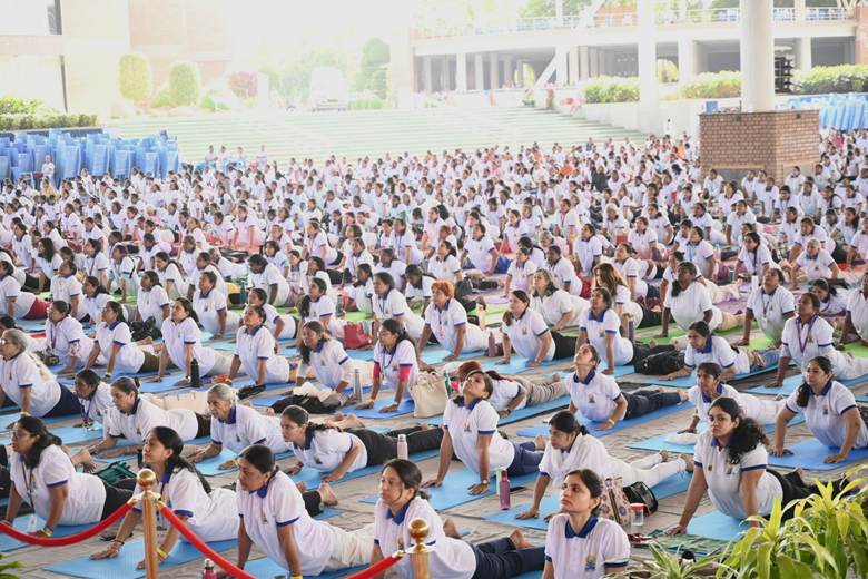 Hyderabad Yoga Mahotsav Draws 6,000, Sets Asia Record Before IDY 2026