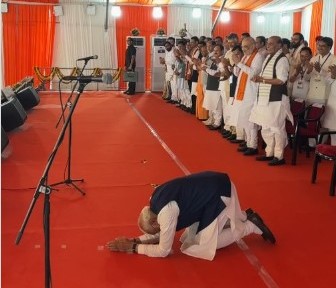 PM Modi bows before people of Bengal while attending Suvendu Adhikari’s oath ceremony