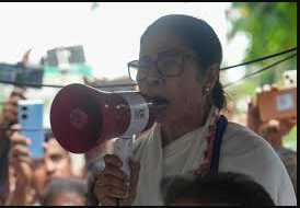 Mamata launches Day-Long Dharna to Protest against Violence as TMC Facing Possible Split