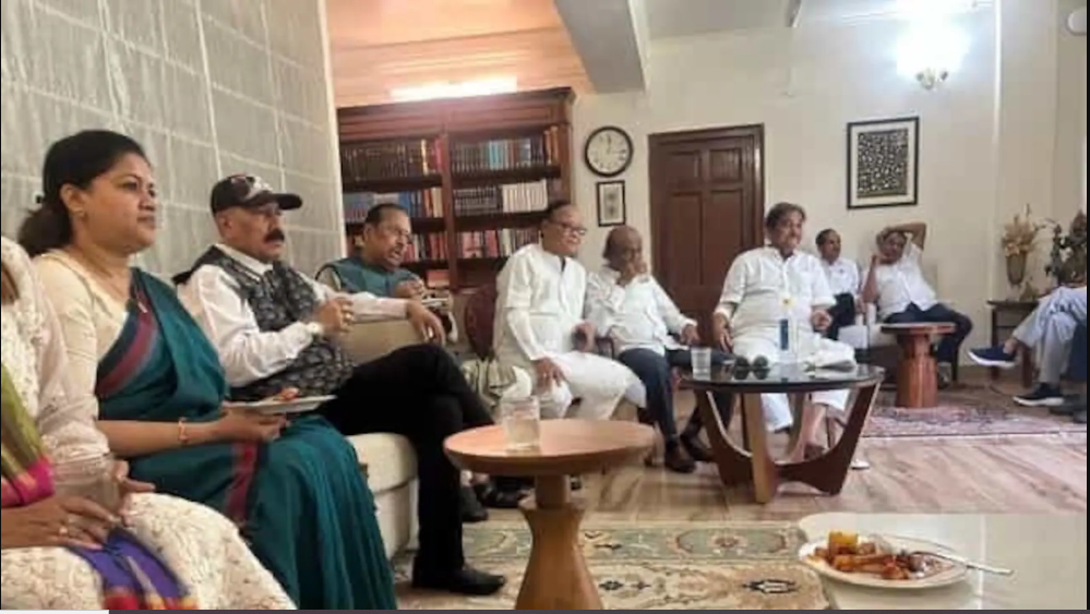 TMC Split Reaches Parliamentary Party, About 20 MPs Rebel against Mamata