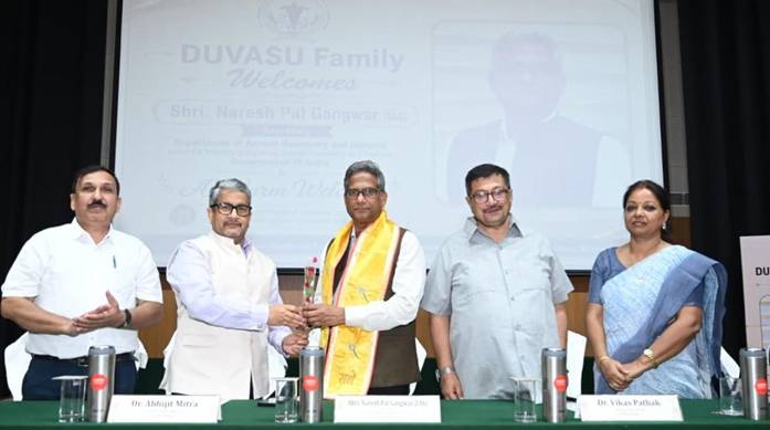Union  Secretary, DAHD, Govt. of India visited DUVASU, Mathura