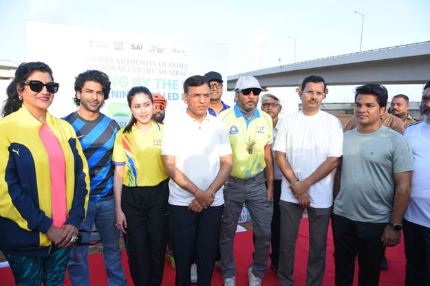 Union Minister of Youth Affairs and Sports Dr. Mansukh Mandaviya Leads FIT INDIA Cyclothon ‘Cycling by the Sea’ in Mumbai
