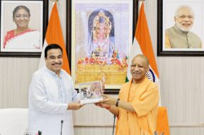 Nitin-Gadkari-Yogi-adityana