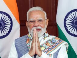 PM-Modi-interacts-with-bene