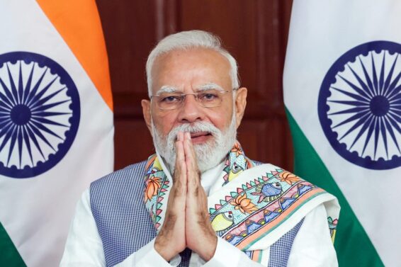 PM-Modi-interacts-with-bene