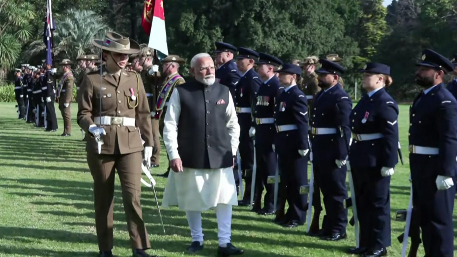 PM Modi accorded ceremonial welcome, Guard of Honour in Australia
