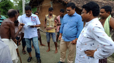 Dr. Mukesh Mahaling along with Balangir Collector Arabinda Dakua talking with flood-affected people of the area of Puintala Block Bandapada in  Bolangir